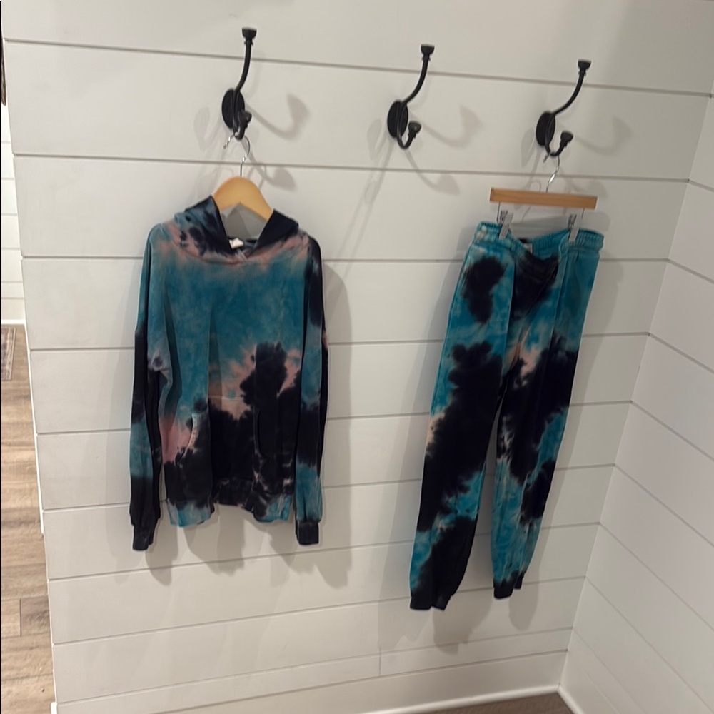 Vibrant Tie-Dye Hoodie and Pants Girls Sweatsuit Size 14/16